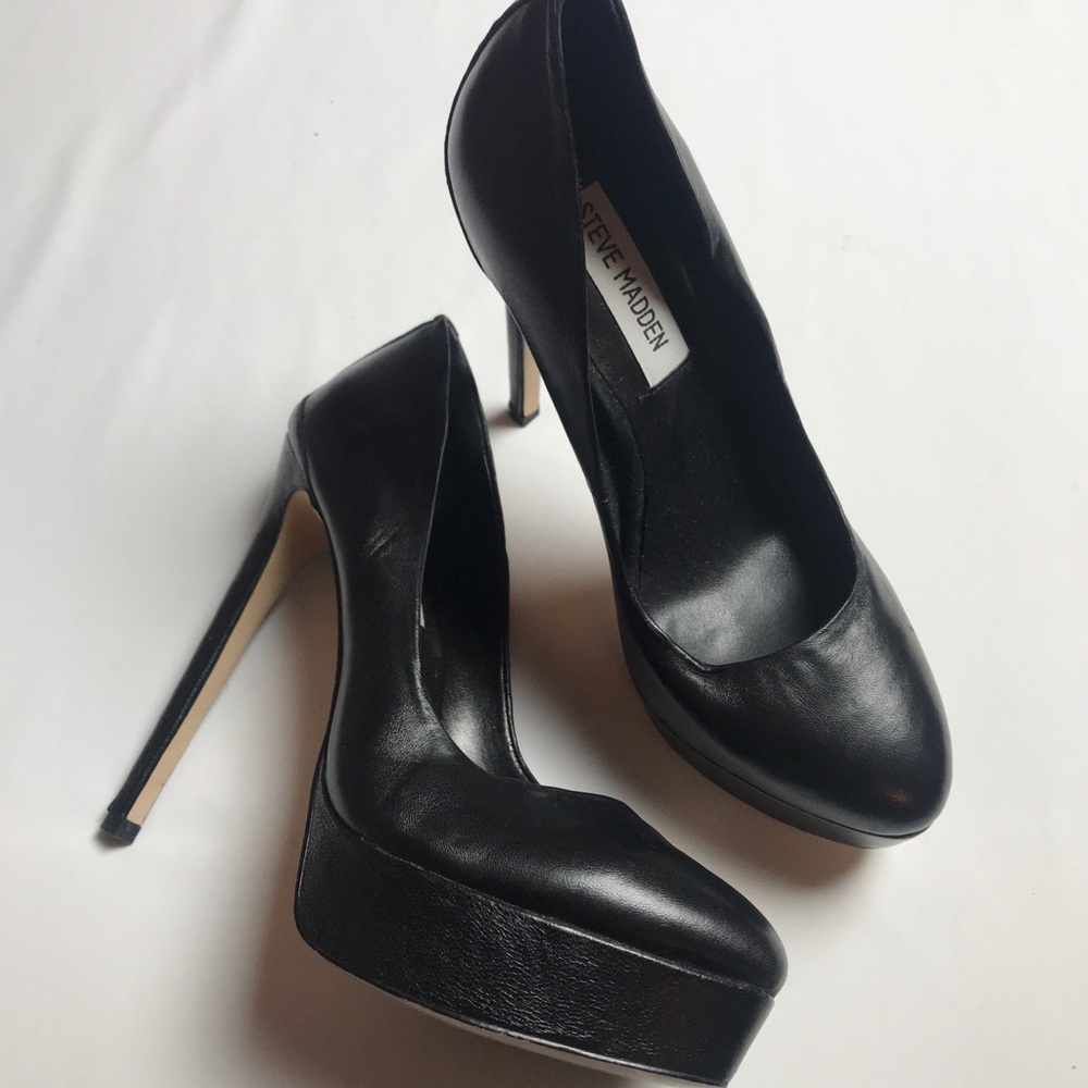 Steve Madden Black Pumps